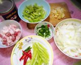 รูปขั้นตอนการทำที่ 1 ของ สามชั้นผัดพริกเผา