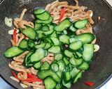 小黃瓜甜椒炒肉絲的食譜步驟5照片