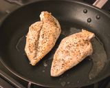Sültpaprikás sajtkrémes csirkemell recept fázis 8 fotója