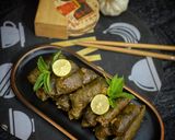 صورة لخطوة 3 من وصفة ورق عنب بالأرز العنبر