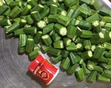A picture of step 2 of Masala Bhindi.