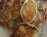 Foto del paso 3 de la receta: Buñuelitos y tortillitas de acelga fáciles
