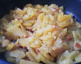 Foto del paso 2 de la receta: Revuelto ibérico de papas y cebolla cocidas