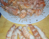 Foto del paso 3 de la receta: Salmón en salsa de gambas con angurinhas