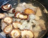~香菇蛤蜊雞肉湯~餐桌上的晚餐的食譜步驟3照片