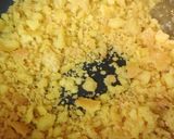 A picture of step 3 of Moong daal halwa.