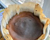 Hình bước làm 7 của món Matcha Basque Cheesecake (Bánh Phô Mai Nướng Cháy Vị Matcha)
