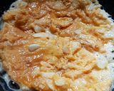 Foto langkah ke 6 dari resep Telor dadar bawang putih.