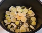 Foto del paso 2 de la receta Estofado de pollo con patatas y zanahorias