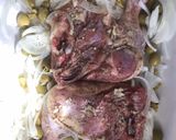 Une image de l'étape 4 de Poulet rôti aux olives accompagné de tomates à la provençale et riz thaï.