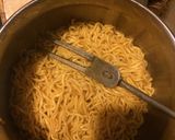 Foto langkah ke 2 dari resep Mie telur goreng.
