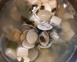 Foto langkah ke 6 dari resep Sup kerang tahu dan rumput laut.