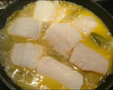 Foto del paso 2 de la receta: Bacalao en salsa con pimientos y gambas