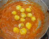 A picture of step 4 of Dum aloo.