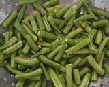 A picture of step 1 of Curried French Beans.