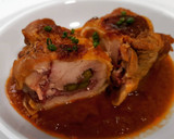 Foto del paso 8 de la receta: Contramuslos rellenos de jamón y espárragos en salsa de curry