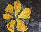 A picture of step 3 of Kakharu phula bhaja Pumpkin flower.
