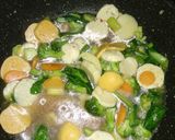 Foto langkah ke 3 dari resep Capcay Bakso Seafood.