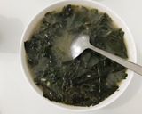 Foto langkah ke 8 dari resep Sup Rumput Laut Korea (Miyeok Guk).