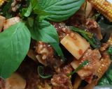 รูปขั้นตอนการทำที่ 2 ของ "เห็ดผัดพริกแกง"🍄🌶 Mushroom Stir Fried with Red Curry Paste
