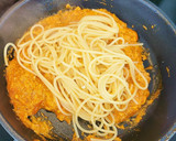 Foto del paso 10 de la receta: Espaguetis a la Marinera con carne de bocas de Cangrejo