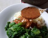 Foto langkah ke 7 dari resep 89. Sayuran Rebus Sawi Pahit dan Kol Saus Kacang Pedas.