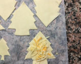 Foto del paso 2 de la receta: Arbolitos de hojaldre de queso