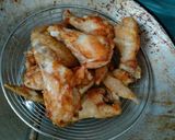 Foto langkah ke 2 dari resep Sayap Ayam Pedas Manis.
