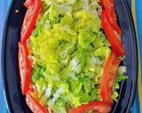 Foto del paso 3 de la receta: Ensalada mediterránea de tomates, atún rojo y hojas de habas