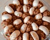 صورة لخطوة 2 من وصفة صينية كفتة اللحم مع الفطر (المشروم)بالفرن 🍖🍄‍🟫🍄‍🟫