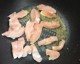 Foto langkah ke 3 dari resep Chicken Stroganoff.