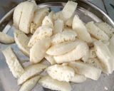 A picture of step 2 of Rawa idli masala fry.