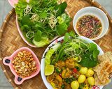 A picture of step 5 of Mi Quang with Chicken and Quail Eggs.