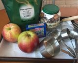 Foto langkah ke 1 dari resep Apple muesli crumble.