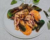 Foto langkah ke 4 dari resep Seafood Campur Bumbu Singapur.