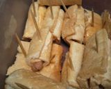 Foto langkah ke 3 dari resep Roti Gulung SoMaJu (sosis mayo keju).