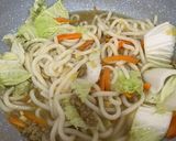Foto langkah ke 3 dari resep Udon Kari Daging.
