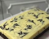 Foto langkah ke 8 dari resep Cream Cheese Brownies.
