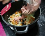 Foto del paso 3 de la receta: Pimientos tricolor rellenos de boloñesa al horno