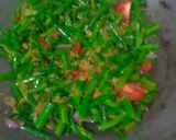 Foto langkah ke 8 dari resep Tumis Kucai Teri Medan.