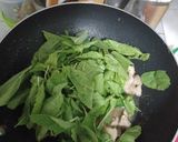 รูปขั้นตอนการทำที่ 4 ของ ผัดกะเพราไก่