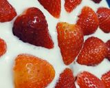 صورة لخطوة 2 من وصفة كيكة الفراولة الهشة والطرية🤤🍓