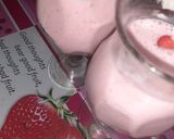 A picture of step 4 of Strawberry shake.
