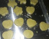 Foto langkah ke 2 dari resep Kue Semprit Hello kitty (3 Bahan).