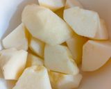 A picture of step 1 of Apple Shake 🍎🥛🧊🥛🍎.