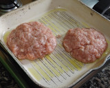 Foto del paso 2 de la receta: Hamburguesas de cerdo blanco sencillas y estupendas