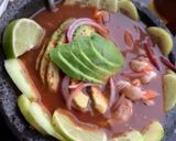 Foto del paso 2 de la receta: Aguachile de camarones y patas de mula