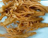 Foto langkah ke 3 dari resep Enoki goreng.