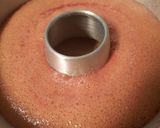 Foto langkah ke 4 dari resep Bolu Karamel Sarang Semut.