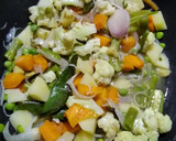 கேரளா ஸ்டைல் வெஜ் ஸ்டு(potato) ரெசிபி ஸ்டேப் 2 புகைப்படம்